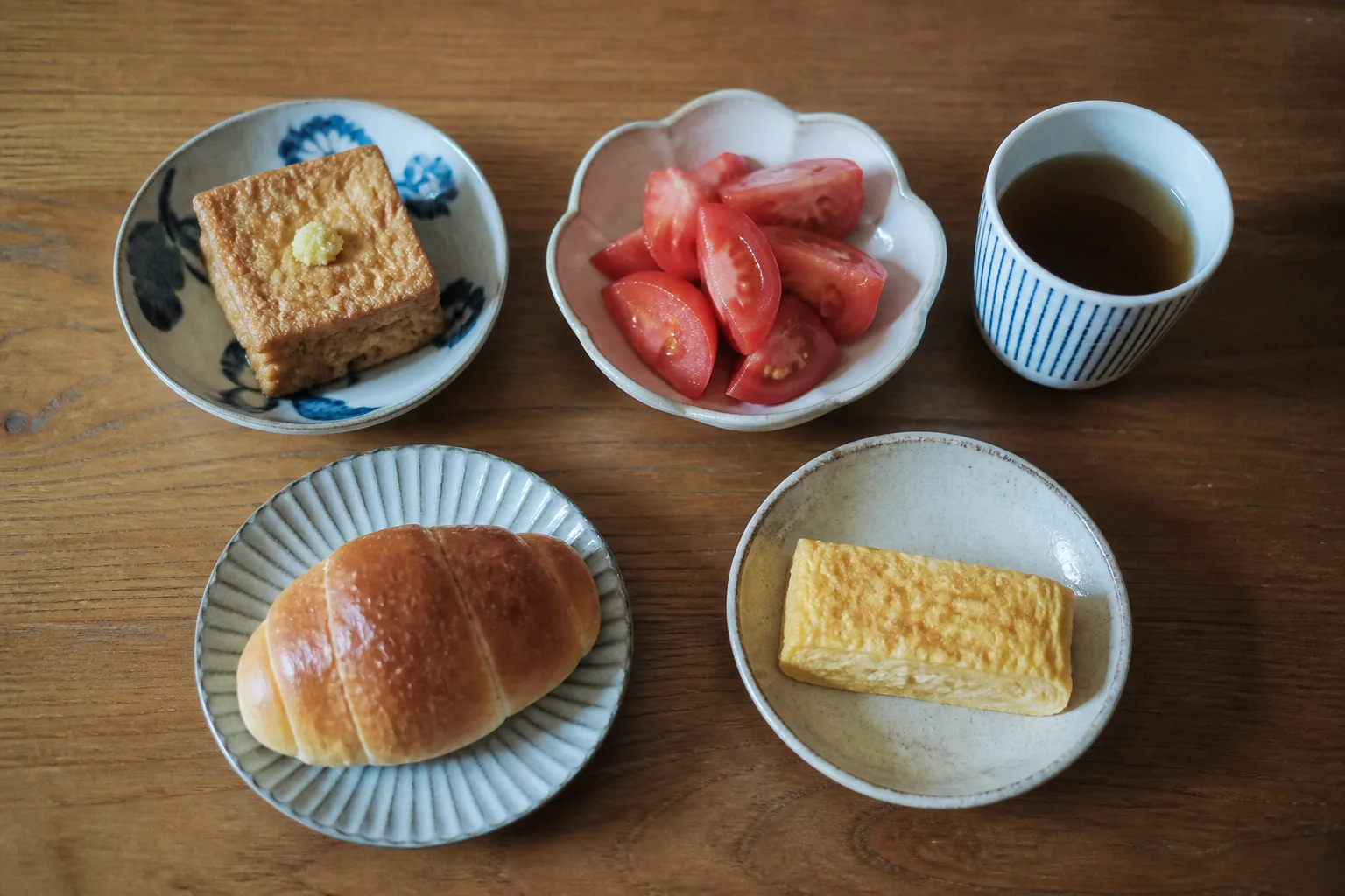 食卓に並べた朝ごはん5品