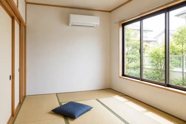 取り付け後の和室と壁の室内機